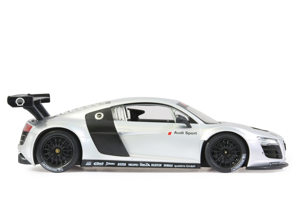 auto.de-Weihnachtsgewinnspiel: Ferngelenkter Spaß von Jamara – Brennstoffzellen Auto Ecological Water, Quadrocopter QCF 110, Mercedes SLS rot, Audi R8 LMS silber und Z18 CRT Truggy