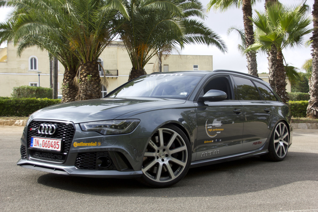  Der Audi RS 6 von MTM erreichte in Nardo eine Spitzengeschwindigkeit von 330,1 km/h.

Der Audi RS 6 von MTM erreichte in Nardo eine Spitzengeschwindigkeit von 330,1 km/h.