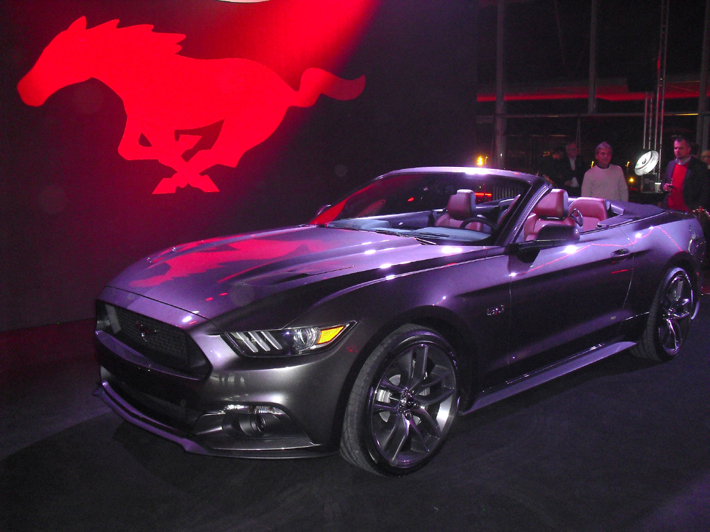 ... und, genauso muskelstark, die offene Variante, das Cabrio.