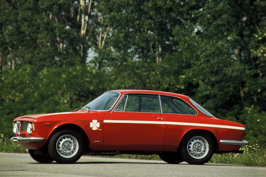Alfa Romeo Giulia Coupe 1300 GTA Junior Bertone