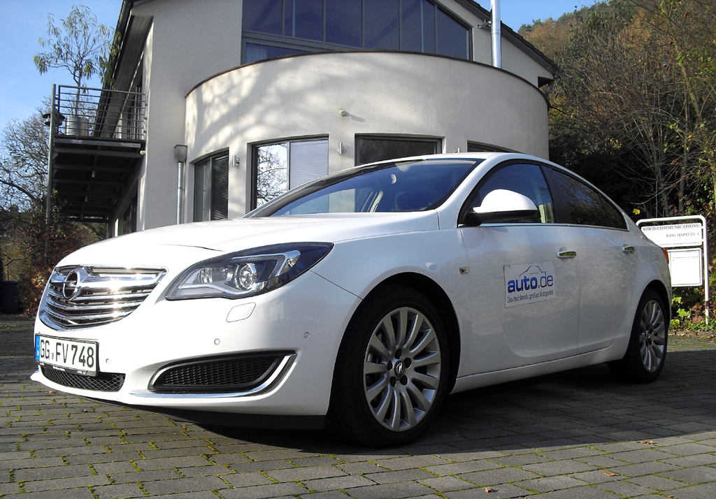 Auto im Alltag: Opel Insignia - Opel Insignia, hier als Limousinen-Fünftürer und mittlerer Diesel mit 103/140 kW/PS.