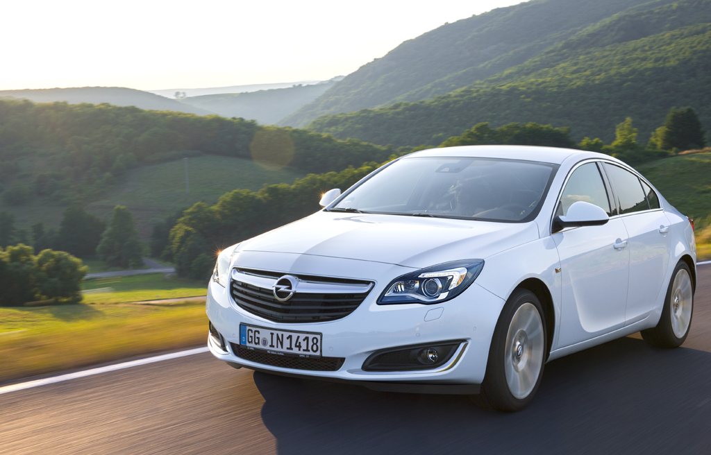 Auto im Alltag: Opel Insignia - Zur Modellpalette gehört auch die viertürige Limousine. Foto: Opel