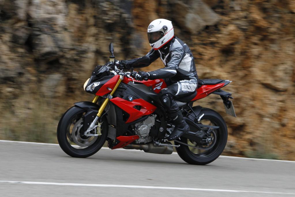 BMW S 1000 R: Bayerns nackte Kanone