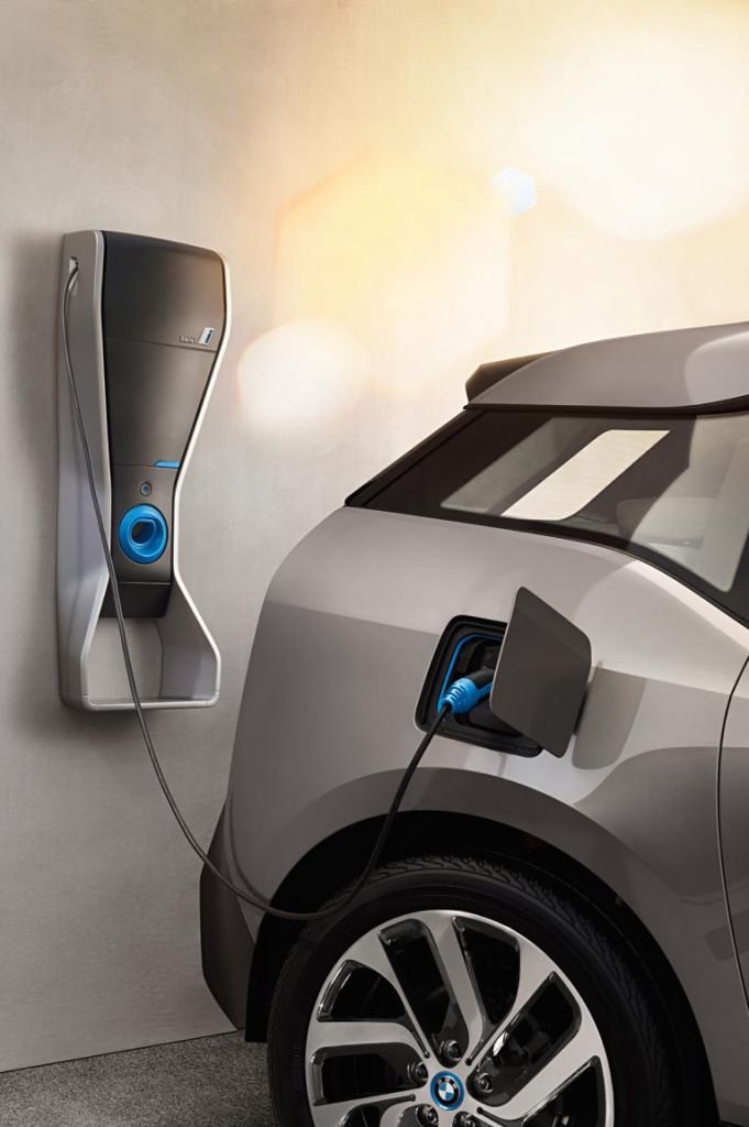 BMW i3: Wer least, muss leiden
