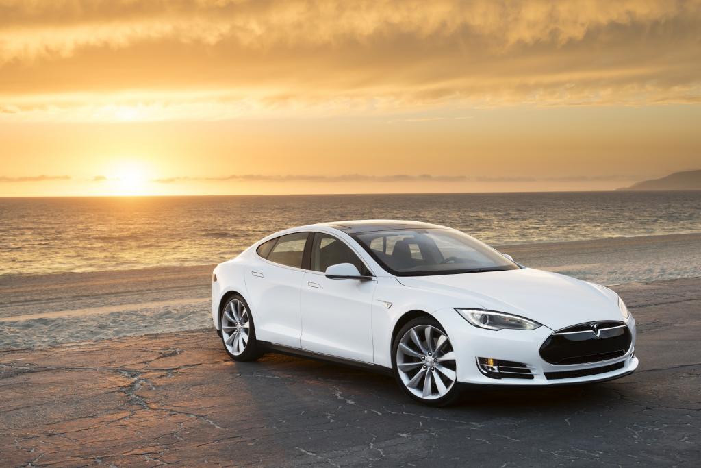 Bis zu 500 Kilometer Reichweite und Sprintwerte auf Porsche-Niveau bietet der Tesla