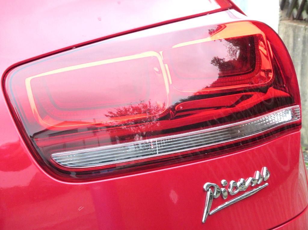Citroën C4 Picasso: Moderne Leuchteinheit hinten mit Modellschriftzug. 
