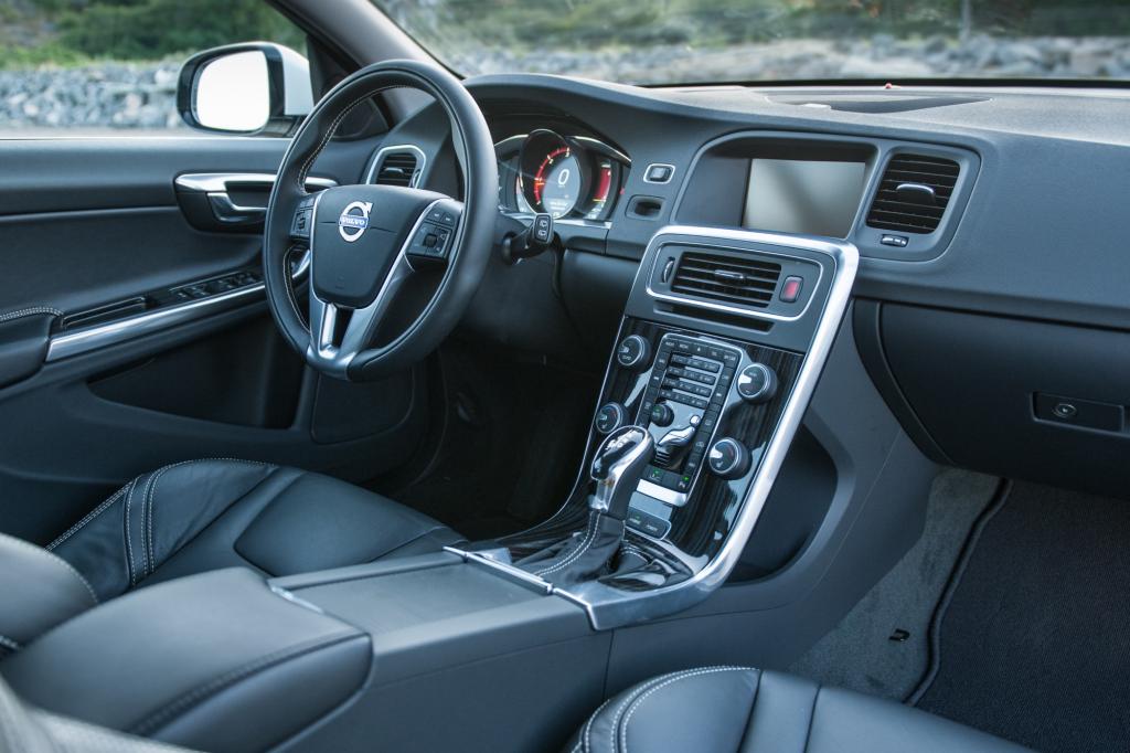 Das Interieur ist - wie bei jedem anderen V60 - elegant und hochwertig