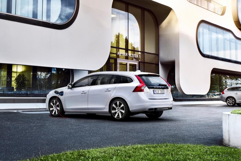 Das Potenzial seines Autos ausschöpfen kann also ein V60-Käufer, der zu Hause oder am Arbeitsplatz Zugang zu Steckdose oder Ladestation hat