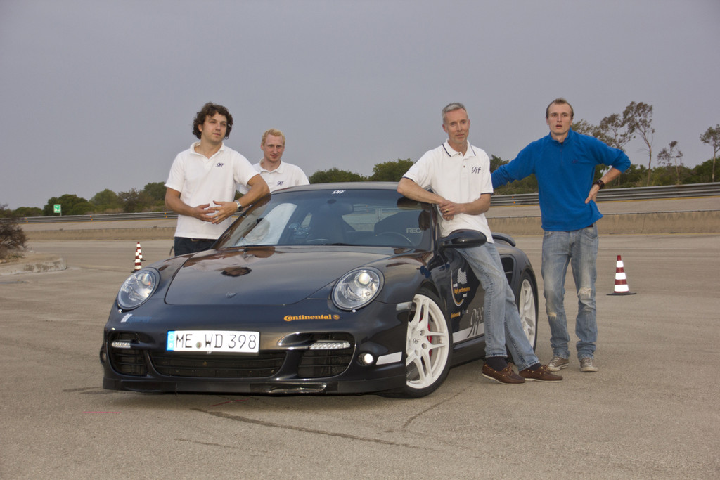 Das Team um Jan Fatthauer von Tuner 9ff war auch 2013 mit einem Porsche 997 Turbo und einer Vmax von 368,7 km/h in Nardo nicht zu toppen.
