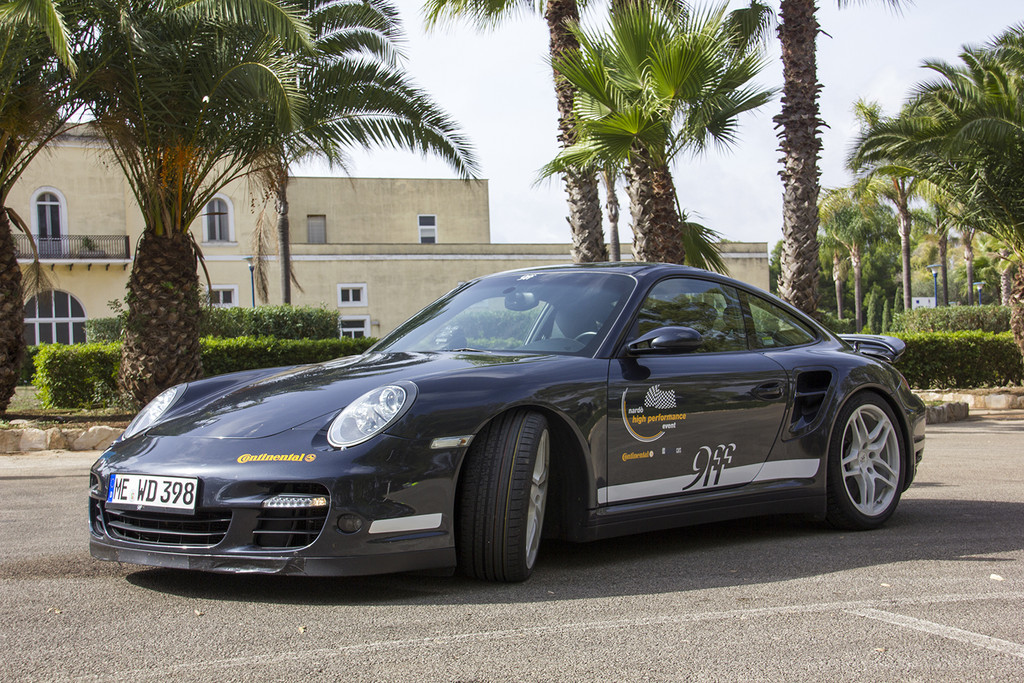 Das Team um Jan Fatthauer von Tuner 9ff war auch 2013 mit einem
Porsche 997 Turbo und einer Vmax von 368,7 km/h in Nardo nicht zu toppen.