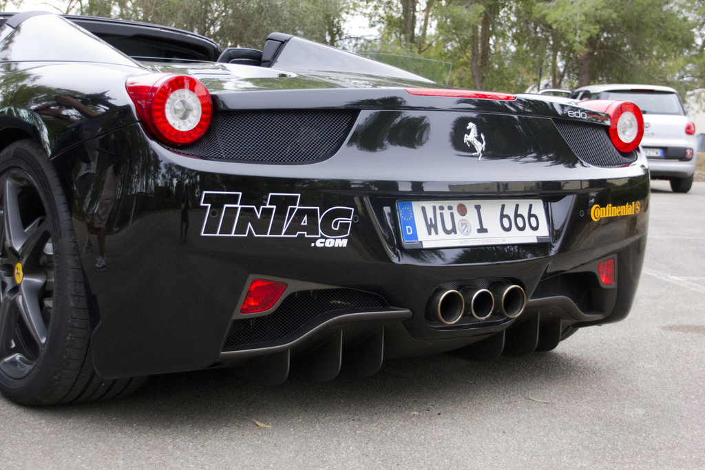 Der Ferrari 458 Spyder mit 620 PS von Edo Competition kam in Nardo auf 325,5 km/h.
