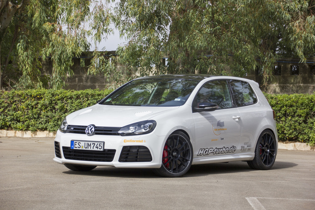 Der VW Golf VII 3.6 Bi-Turbo von HGP mit 745 PS erreichte in Nardo eine Spitzengeschwindigkeit von 330 km/h.