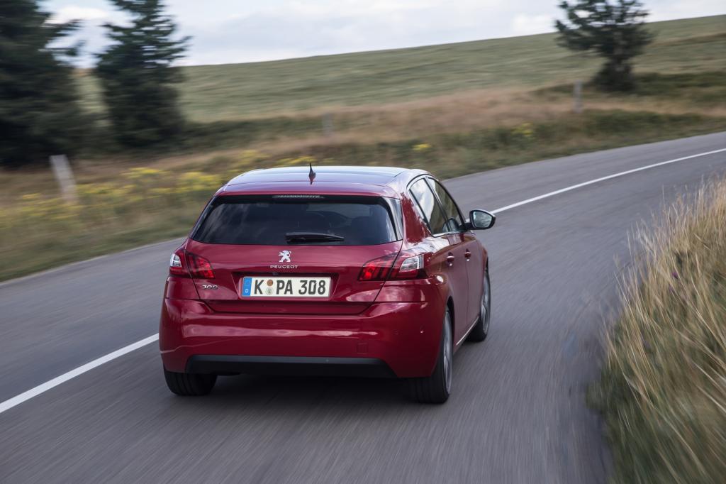 Die Motorenpalette des 308 ist fürs erste recht überschaubar, drei Benziner – darunter ein neuer Dreizylinder – und zwei Diesel sind im Angebot
