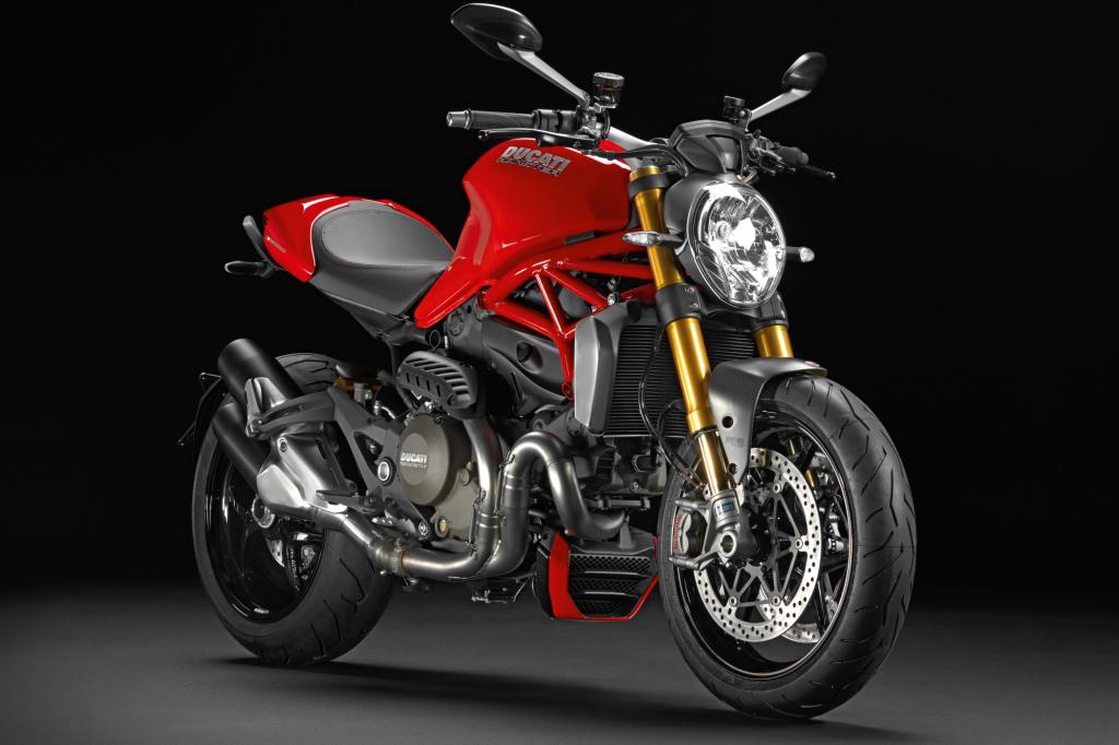 Ein feines Stück ist auch die neue Ducati Monster 1200 geworden; mit ihrem 99 kW/135 PS starken Testastretta-Motor leistet sie ein volles Drittel mehr als das 100 PS starke Vormodell Monster 1100 EVO. 