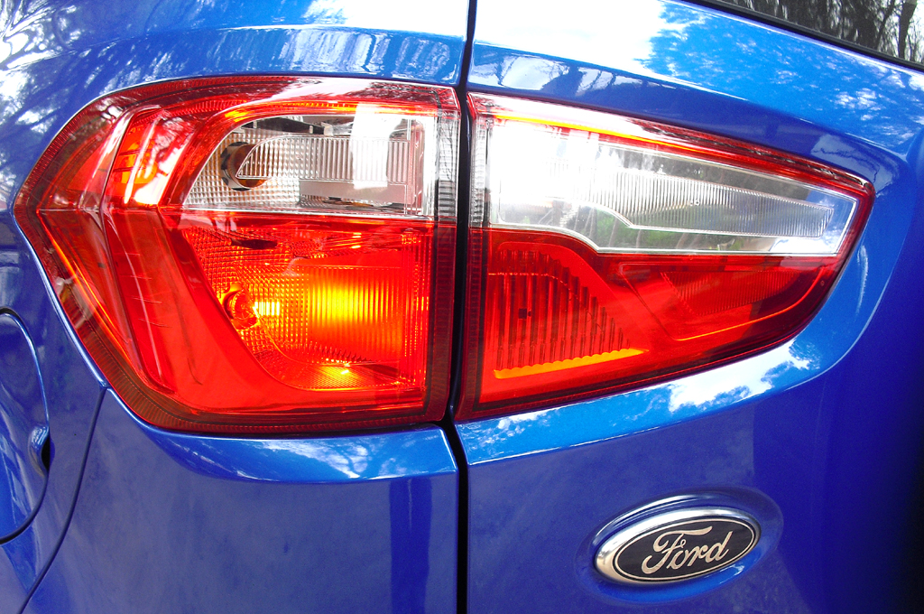 Ford EcoSport: Moderne Leuchteinheit hinten mit Markenlogo. 