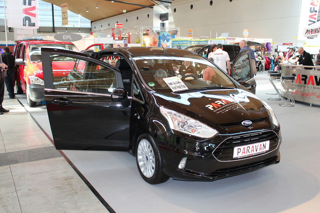 Ford hilft Menschen mit Mobilitätseinschränkung hinters Steuer