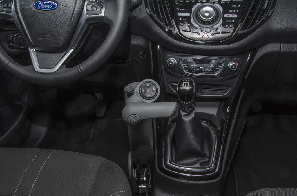 Ford hilft Menschen mit Mobilitätseinschränkung hinters Steuer