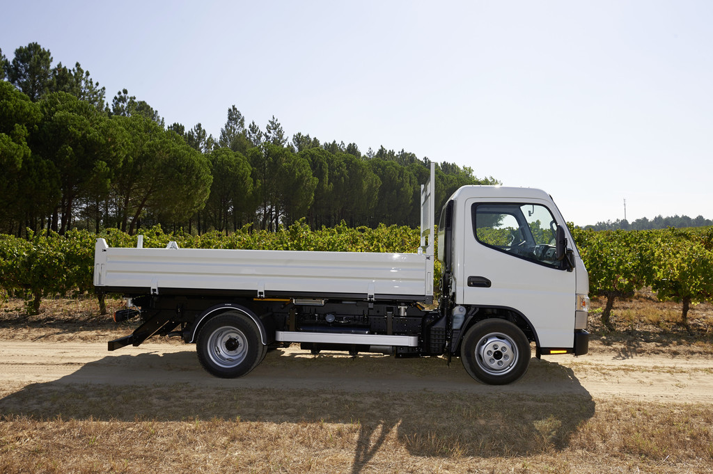 Fuso Canter jetzt auch mit Aufbauten ab Werk