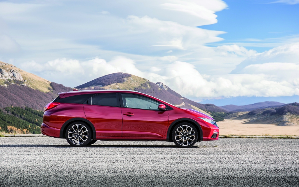 Honda Civic Tourer  - Auf die Klappe, Koffer laden und kraftvoll los