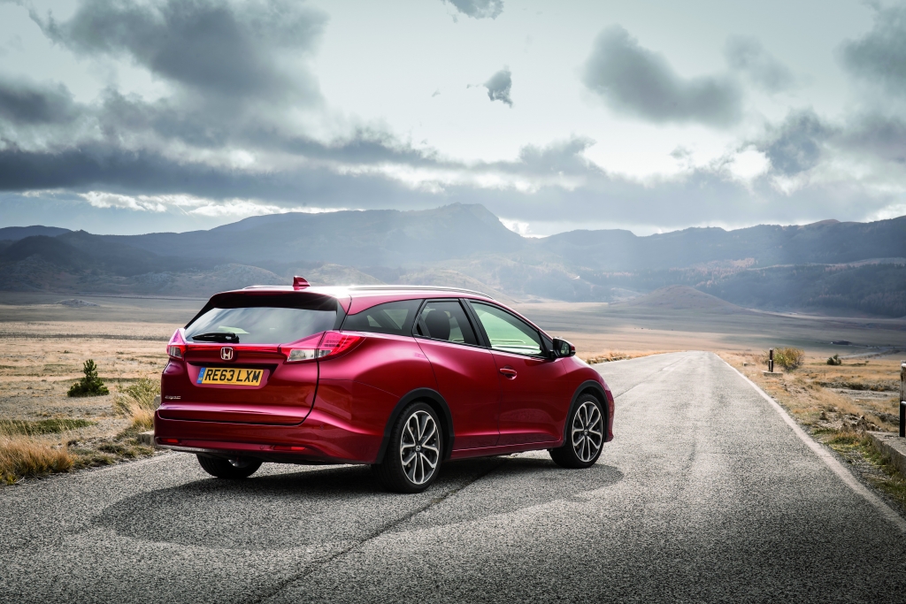 Honda Civic Tourer  - Auf die Klappe, Koffer laden und kraftvoll los