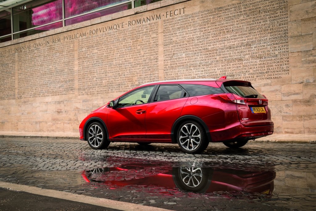Honda Civic Tourer  - Auf die Klappe, Koffer laden und kraftvoll los