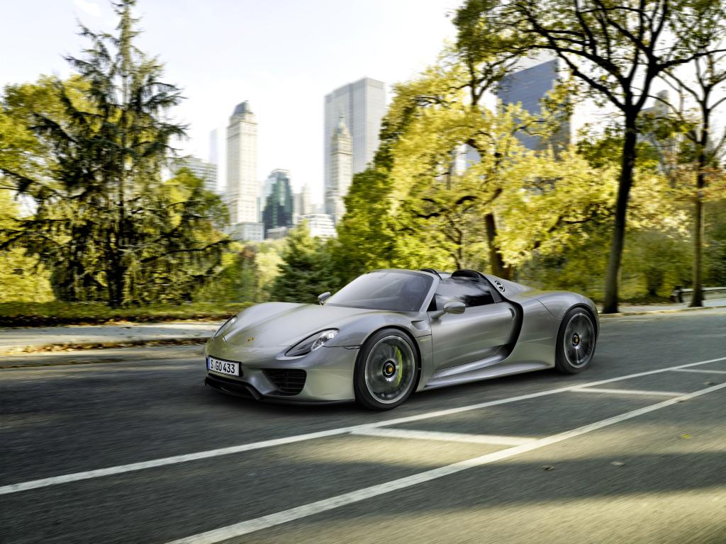 Hybrid-Autos buhlen um Käufer - © Porsche