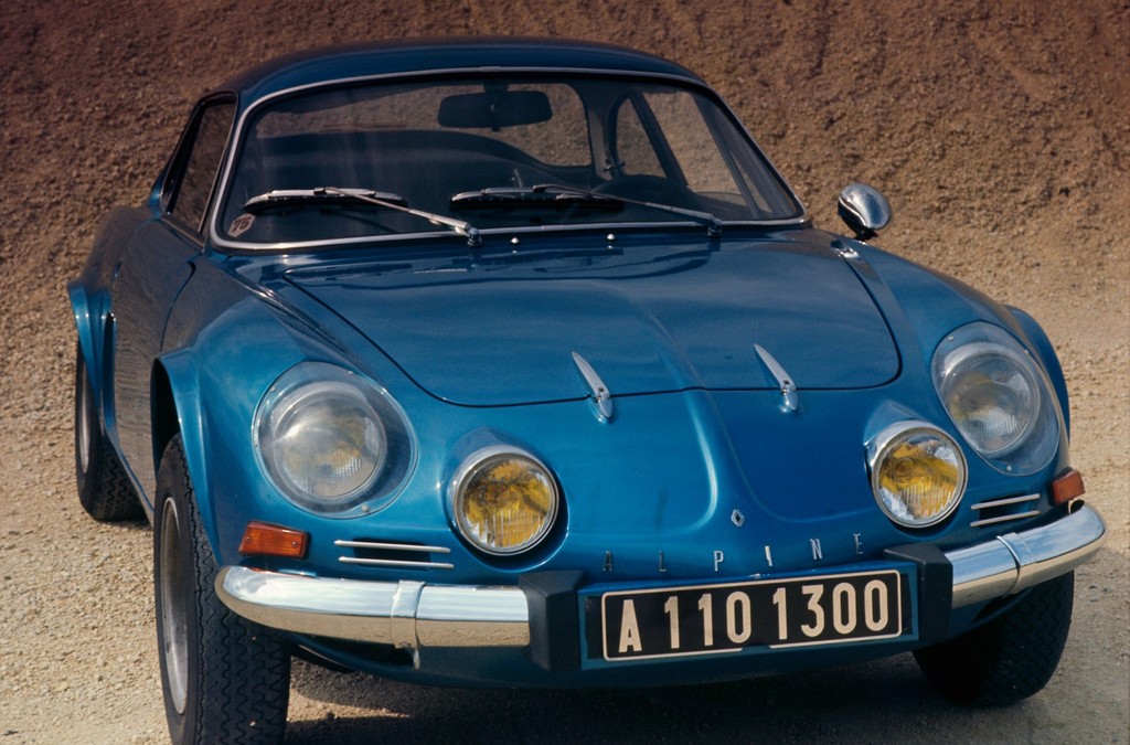 Im Bücherregal: Alpine A 110  – kleine Flunder ganz groß
