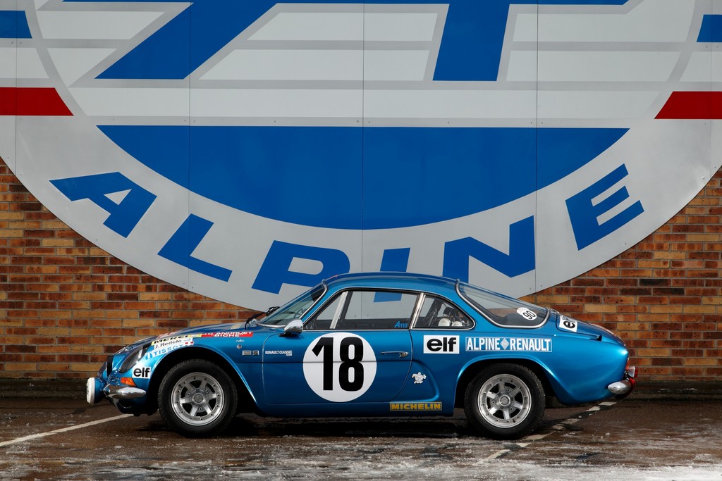 Im Bücherregal: Alpine A 110  – kleine Flunder ganz groß
