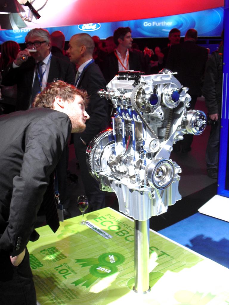 Interesse zeigt die Fachwelt auch an Fords Technik wie hier den Ecoboost-Motoren. 