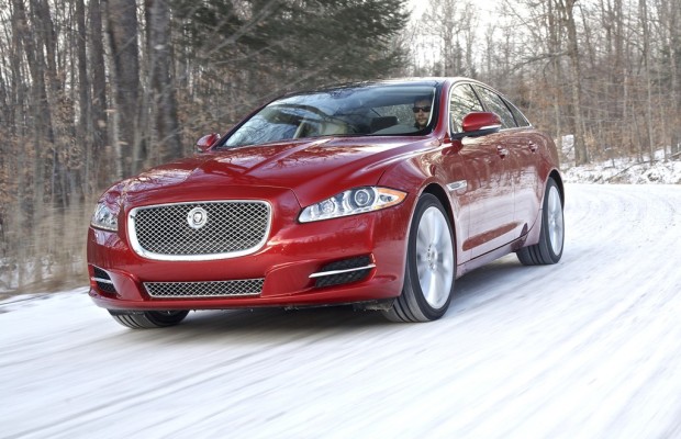 Jaguar und Land Rover bieten Winterfahrtraining