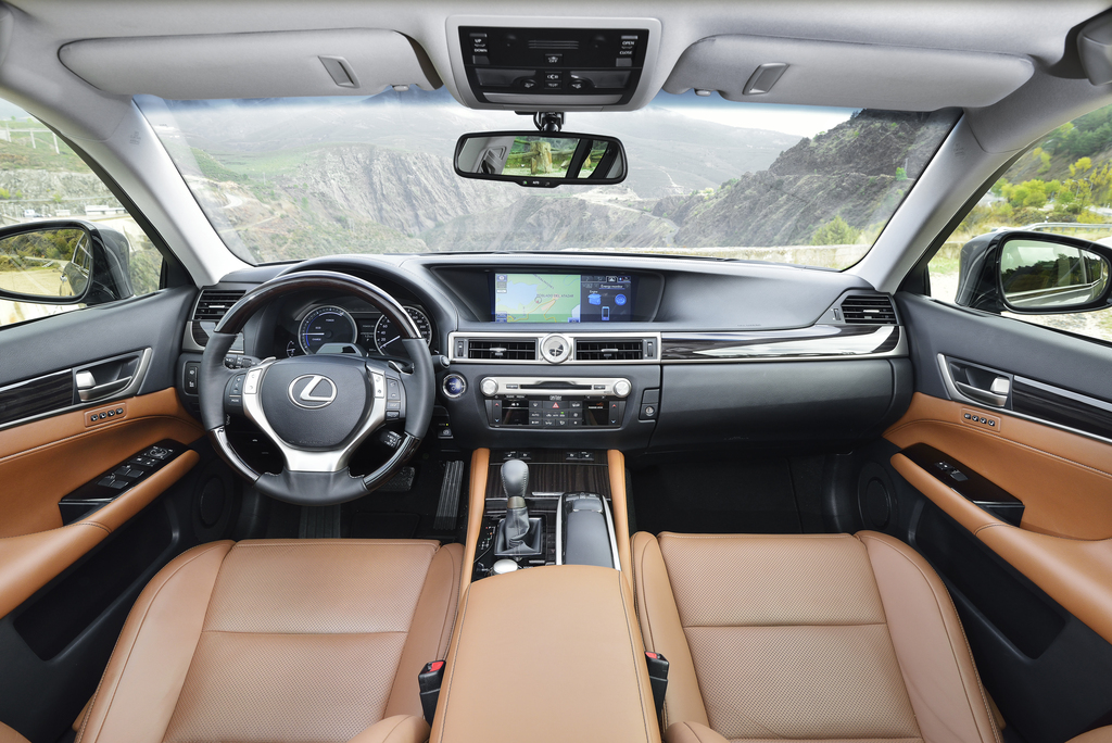 Lexus GS 300h: Blick ins noble Cockpit. 