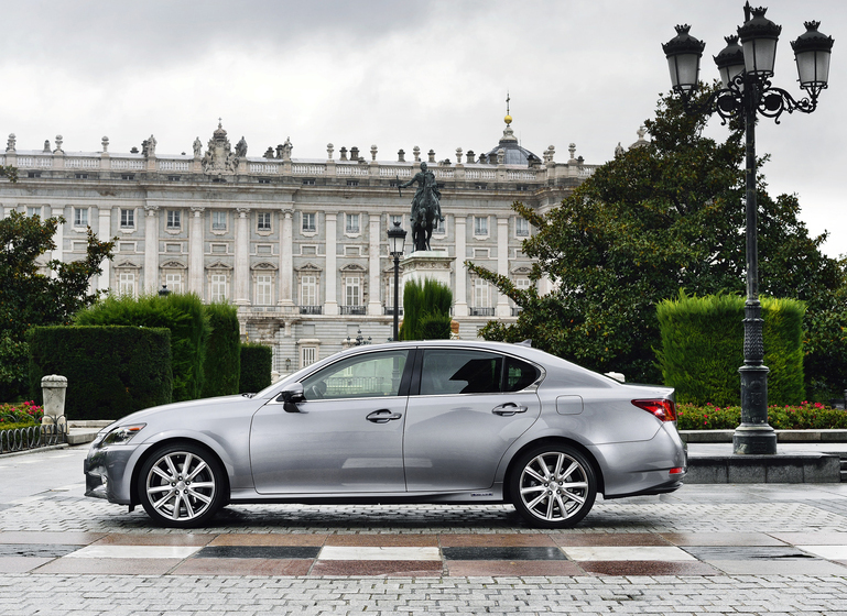 Lexus GS 300h: So sieht die Limousine von der Seite aus. 