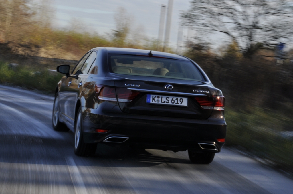 Lexus = Luxus