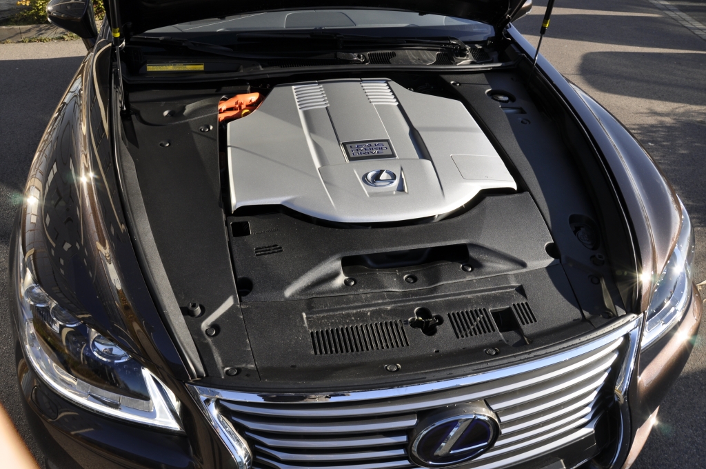 Lexus = Luxus