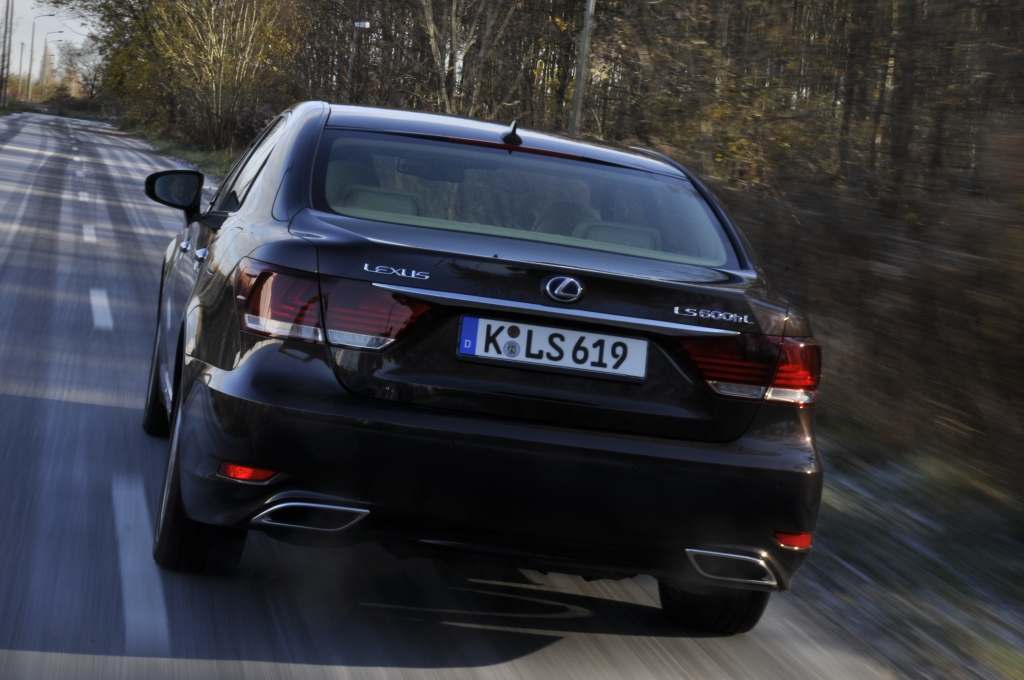 Lexus = Luxus