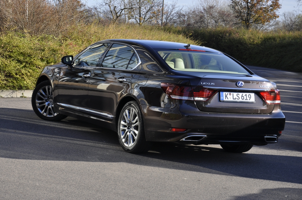 Lexus = Luxus