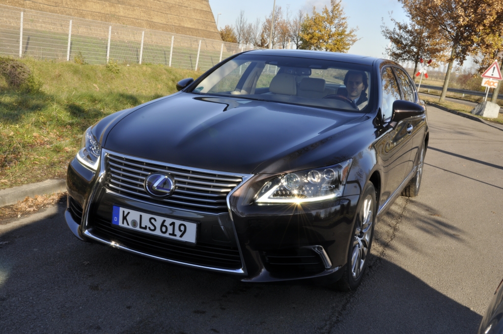 Lexus = Luxus