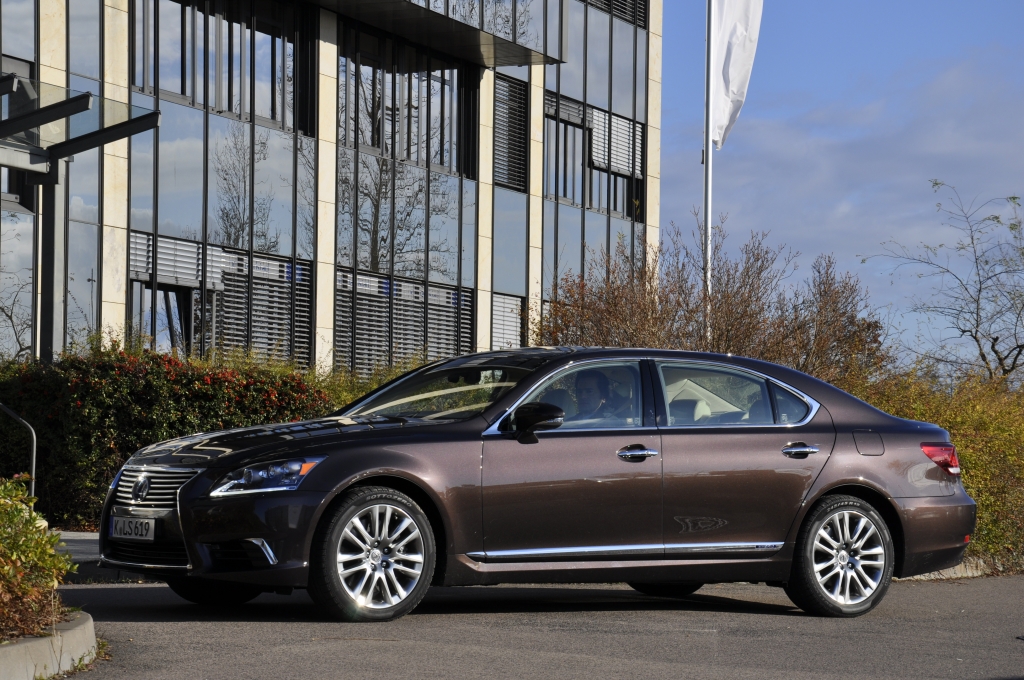 Lexus = Luxus
