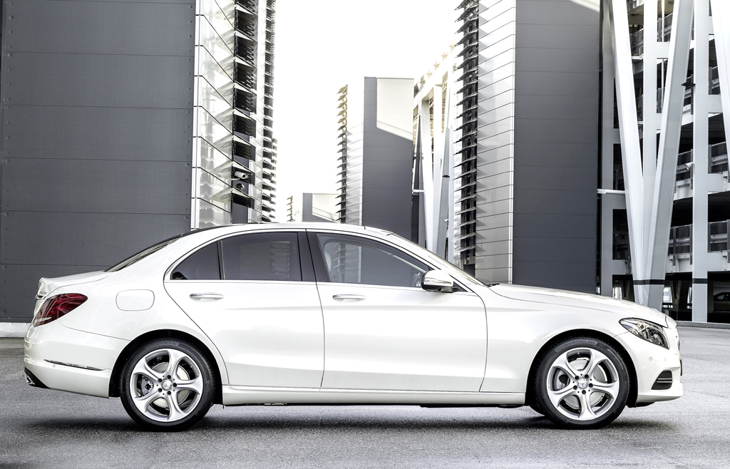 Mercedes-C-Klasse: Und so sieht die Neuauflage der Limousine von der Seite aus.