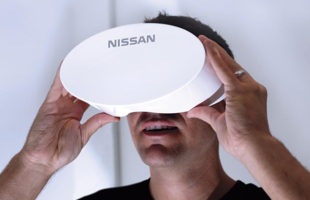 Messebesucher zeichnen künftige Nissan-Modelle