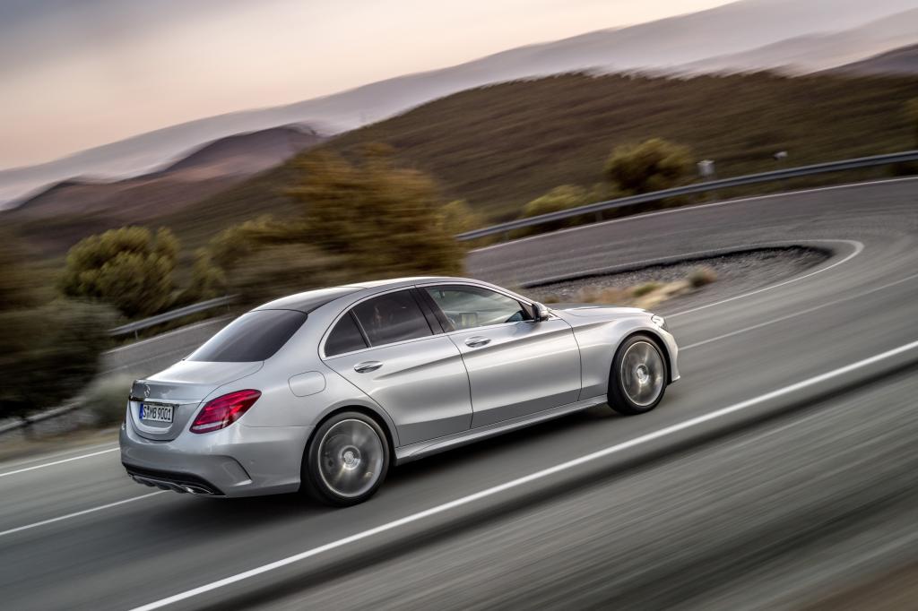 Mit 33.558 Euro liegt der Einstiegsbenziner C180 lediglich 300 Euro über dem alten Modell