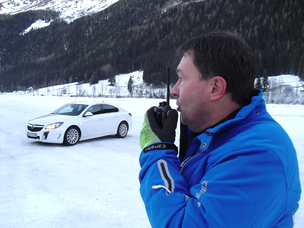 Mit Tipps vom Instruktor geht's besser: Opel Insignia OPC, hier als Limousine. 