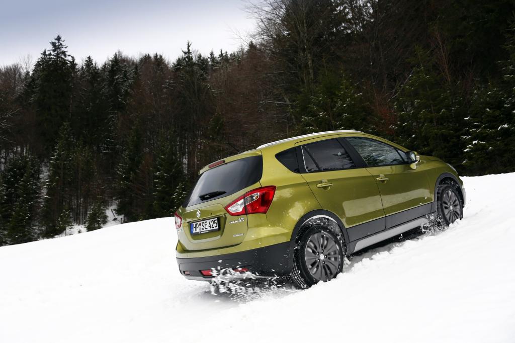 Reibungslos zog sich der S-Cross durch Tiefschnee und losen Untergrund vorbei