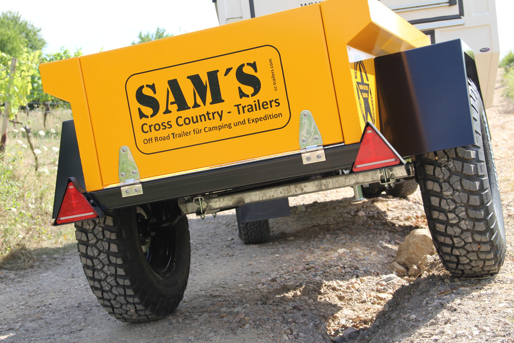 Sam und Sammy lassen sich gerne durch den Dreck ziehen
