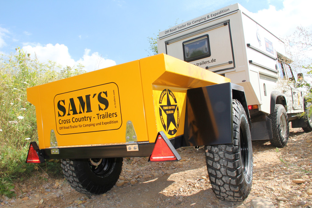 Sam und Sammy lassen sich gerne durch den Dreck ziehen