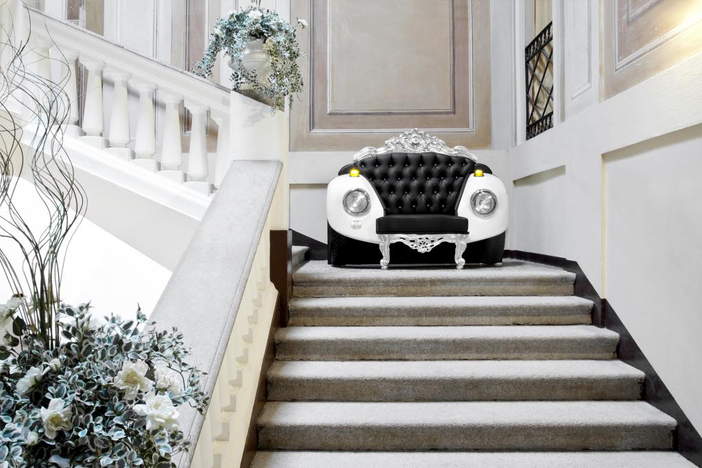 Sie kombinieren die Front mit barocken Elementen, wie beispielsweise mit einem Käfer von 1968 und veredeln es mit Swarovski-Kristallen und LED-Leuchten.