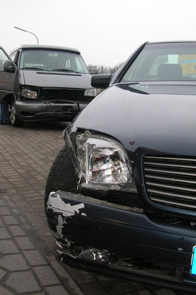 Sturz bei Schadens-Begutachtung nach Verkehrsunfall