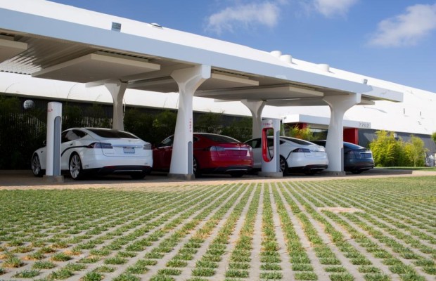 Tesla Supercharger - Elektro-Highway nimmt Formen an