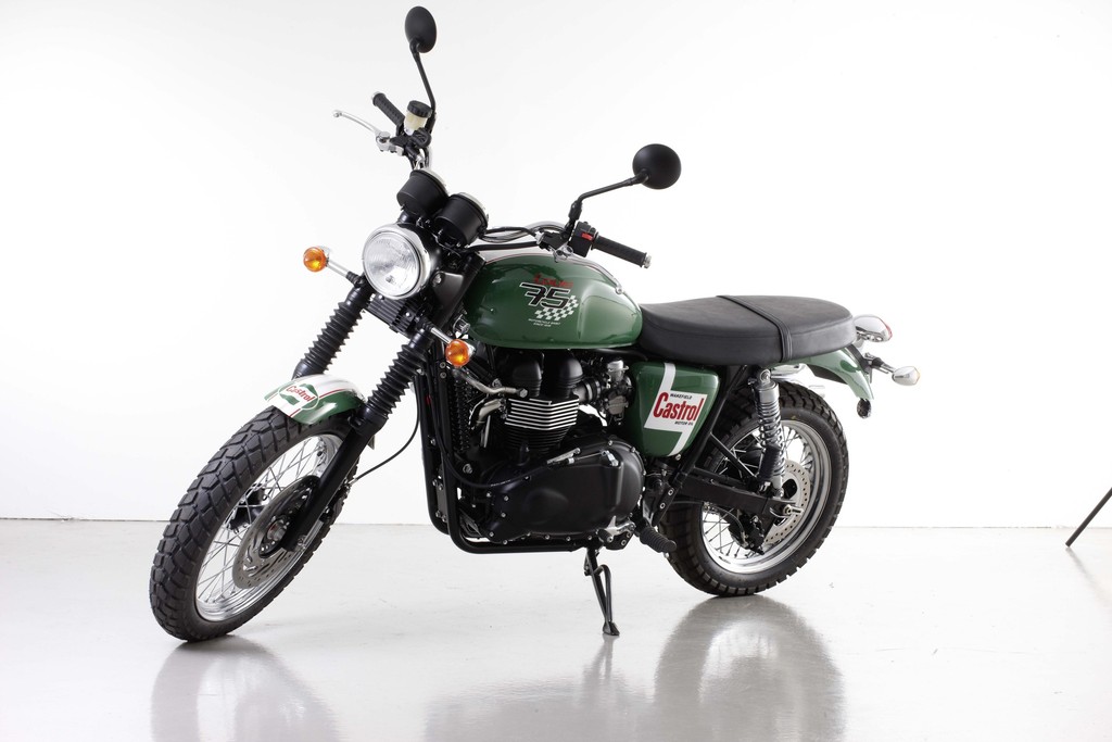 Triumph mit sechs Custombikes in Bald Salzuflen