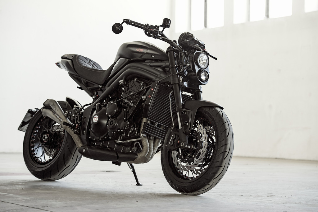 Triumph mit sechs Custombikes in Bald Salzuflen